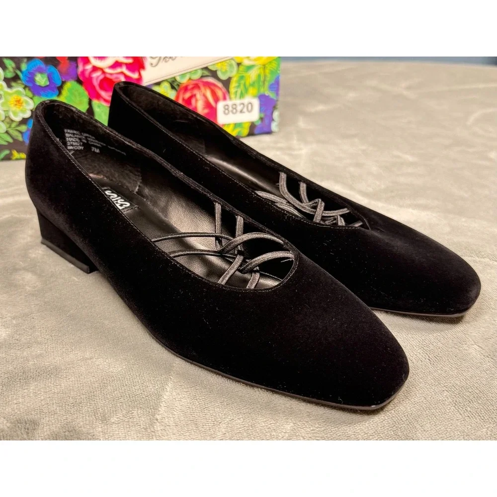 Mootsies Tootsies Flats Womens 7M Black Velvet Wedge Strappy Comfort